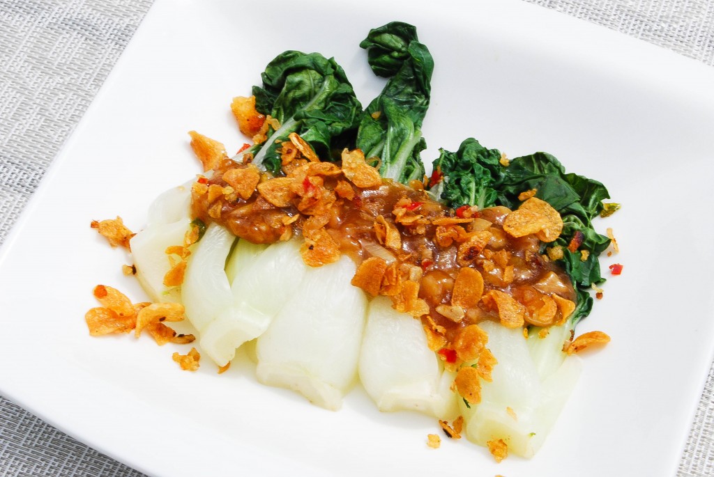 Steamed Bok Choy with Garlic Sauce