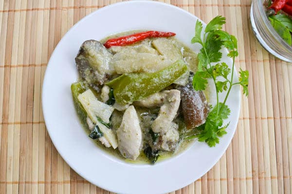 Green Chicken Curry (Gaeng Kiaw Wan Gai)