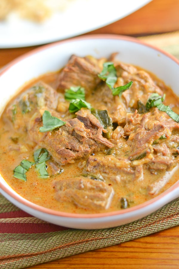 https://salu-salo.com/wp-content/uploads/2015/02/Slow-Cooker-Thai-Red-Curry-Beef-2.jpg