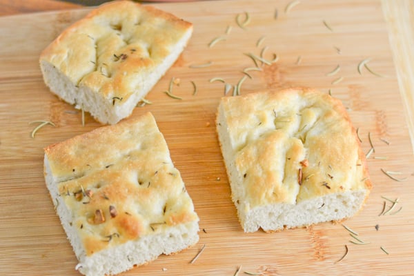 https://salu-salo.com/wp-content/uploads/2015/08/Easy-Focaccia-Bread-7.jpg