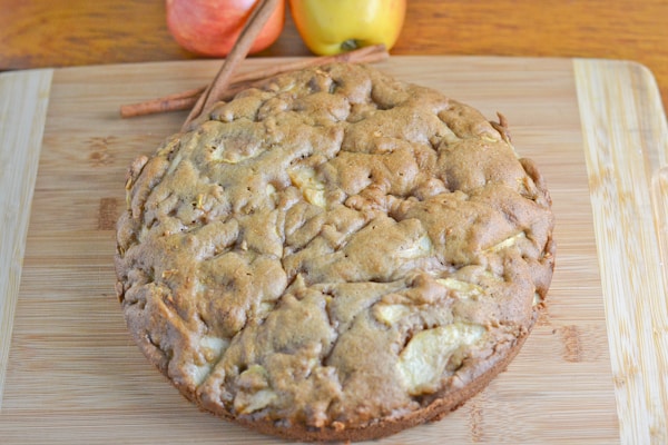 Moist and Fluffy Apple Cake