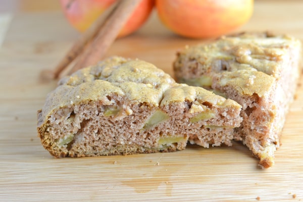 Moist and Fluffy Apple Cake