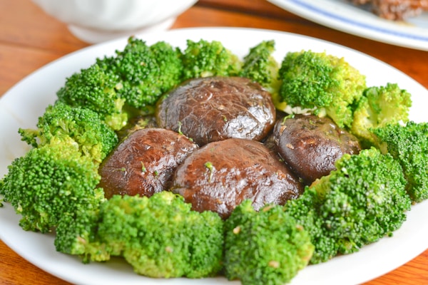 Shiitake Mushroom and Broccoli in Oyster Sauce