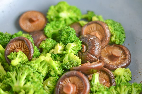 Shiitake Mushroom and Broccoli in Oyster Sauce