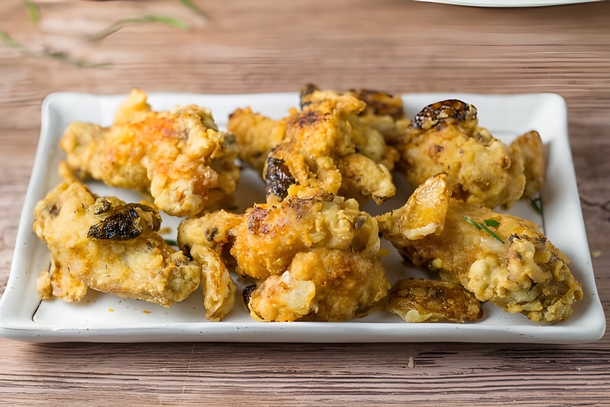 Crispy Garlic Fried Chicken Wings